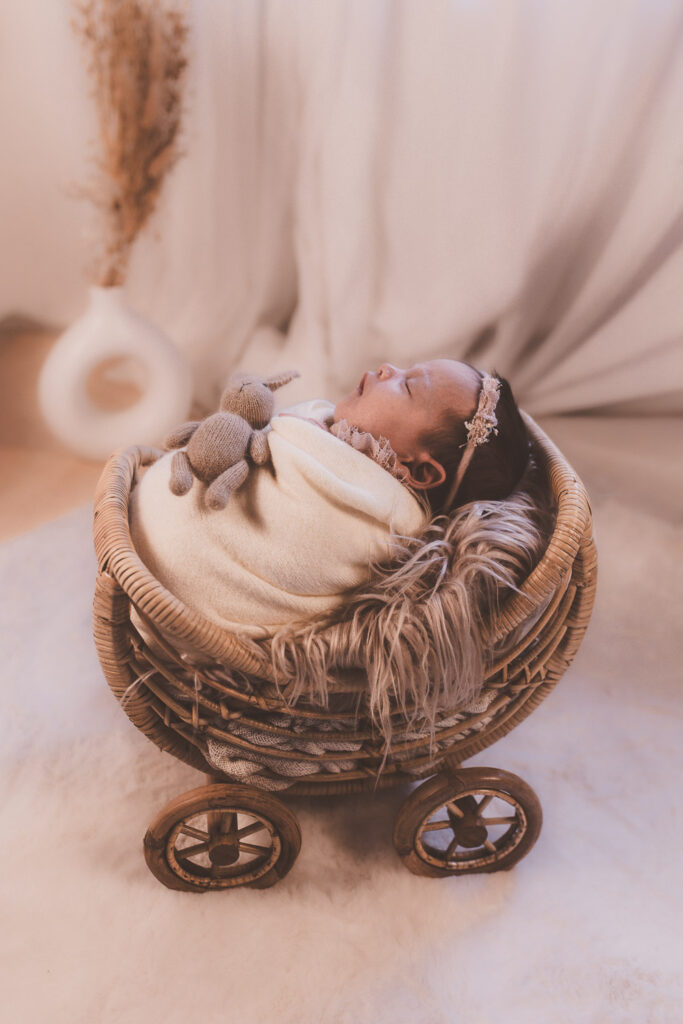 Familienfotografin in Gießen – Baby Neugeborenes in Boho Studio 